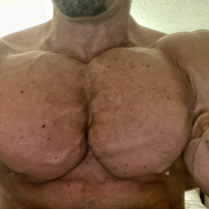 LEANER BY THE DAY - DAY 22 - BACK TRAINING AT PLANET FITNESS - THE PERFECT LUNCH!