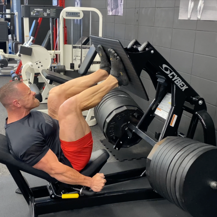 LEANER BY THE DAY - DAY 5 - 1,000LB LEG PRESS - SAMPLING PRO-YO - STORE VISITS IN MN